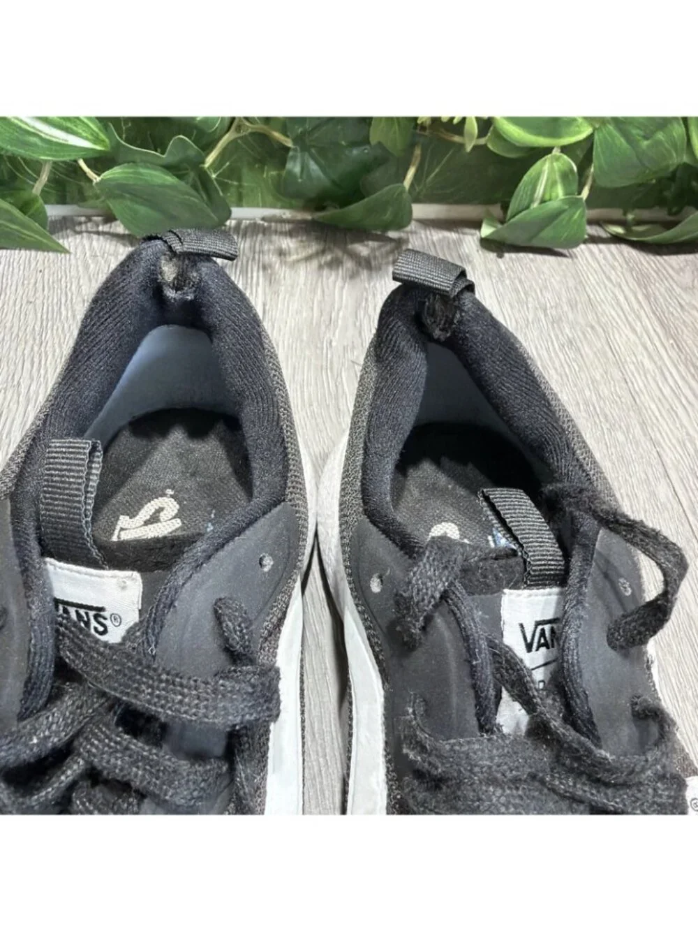 Vans Ultrarange Exo Black White Skate Casual Shoes Sneakers Women Size 8